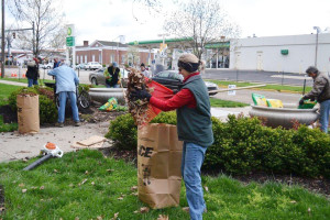 Members of Des Fleurs established and help maintain the landscape for OCAC.